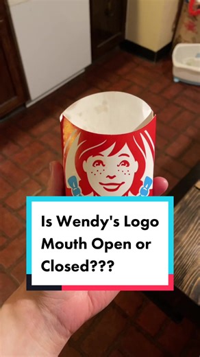 ¿La chica del logo de Wendy tiene la boca abierta?