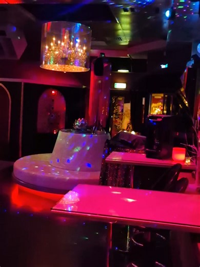 Zaterdag 10 januari hebben wij de eerste editie van Paradise Uncovered in Club Paradise Amsterdam. Deze editie is voor Couples en Dames en geschikt voor beginners en ervaren couples. @dj.italiander is de DJ tijdens deze ditie. Reserveer via info@club-paradise.nl . Welkomstcocktail en warm en koud buffet. Tijd 20.00 uur tot 03.00 uur en prijs per persoon 45,00 all in. #parenclub #amsterdamnightlife #couplesonly