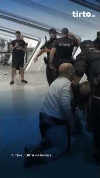 Relawan GSF Spanyol Dipukuli Polisi saat Tiba Bandara Bilbao