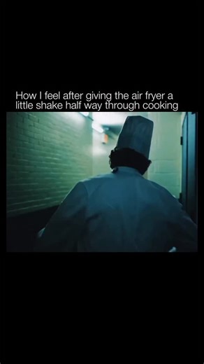 😎 An air fryer is a compact kitchen appliance that cooks food by circulating hot air around it at high speed. It uses a heating element and a powerful fan to create a convection effect, which helps food become crispy on the outside while staying tender on the inside. Although it is called a “fryer,” it does not fully submerge food in oil like traditional deep frying. Instead, it requires little to no oil, making it a popular option for people who want a lighter way to prepare foods like fries, 