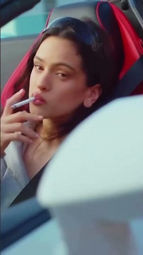 Rosalía premiered the music video “La Perla” ❤️ 🩹🎙️🔥