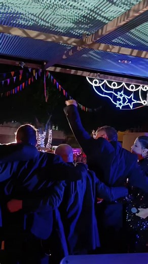 Así poníamos fin a la actuación con la @citydockband en el encendido navideño de Agüimes, en un acto ofrecido por el @aytodeaguimes y organizado por @caminoviejoproducciones. A juzgar por la reacción del público , se lo pasaron de miedo! | Cristina Ramos