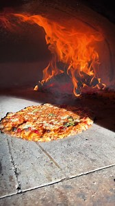 CRISPY WOODFIRED MARGHERITA MONDAY 🍕🔥🪵💚🤍❤️👸🏼 #Juangpizza #italy #boston #pizza #pizzanapoletana