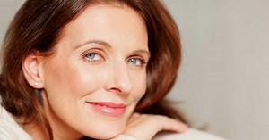 7 conseils pour avoir de beaux cheveux après 50 ans