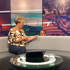 We’ve shot the stories, dressed the set and we’re ready to kick off another year on your big screens... Almost. It looks like Jeremy’s not yet ready to let go of his summer mo 🙅‍♂️ | Seven Sharp