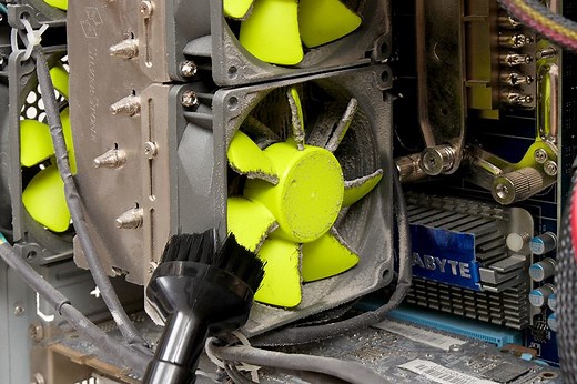 ホコリだらけのデスクトップPCをキレイにお掃除！ - 価格.comマガジン