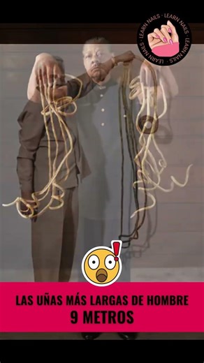 This man has the longest nails 😳💅 Look at this