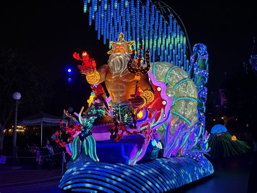 Little Mermaid Float Catches Fire During Disneyland's Paint the Night Parade | Chip and Company