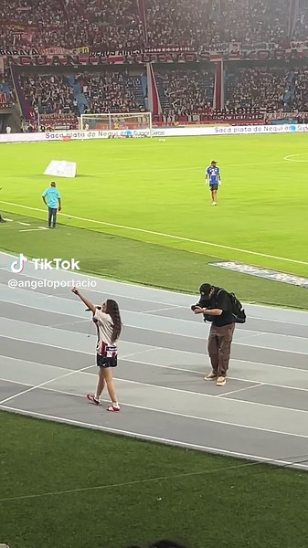 La costeñita premium @AriaVega en la previa del partido Junior vs America 🇦🇹🦈🥁🎺 #juniortupapa #juniordebarranquilla #barranquilla