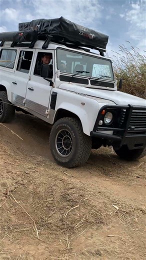 Land Rover 110 Defender "Perentie"