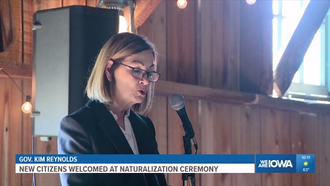 Iowa welcomes new citizens during naturalization ceremony at Living History Farms