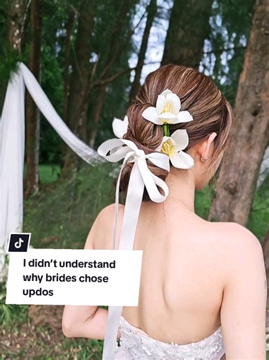 I didn’t understand why brides chose updos… until I styled hundreds of weddings 🤍 Most brides start with hair down. Then the heat, hugs, movement & long day happen 😅 That’s when everything changes. If you’re deciding between updo vs hair down, comment “UPDO” or DM me — I’ll share my honest advice based on your wedding day ✨ #UpdoBride #SingaporeBride #WeddingHair