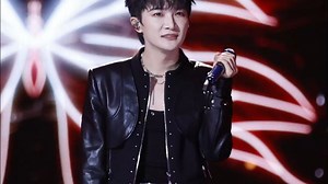 周深自诩周全直拍 周深 《自诩周全》直拍奉上！通透咬字吟出深渊的无奈，旋律裹着沦陷的怅惘绕向神经