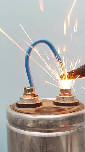 Supercapacitor Experiment: Understanding Giant Capacitors