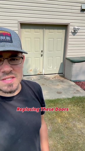 Removing These Terrible Doors For A Proper One! #tools #tips #tutorial #diy #realestate #homeimprovement #carpenter