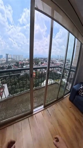 He jumped onto the neighbor's balcony 😨