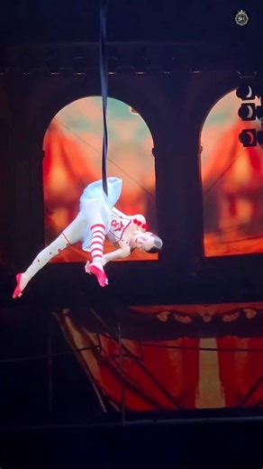 "Gravity Ko Challenge! 😱 Mind-Blowing Aerial Silk Circus Stunt | You Won’t Believe This!"
