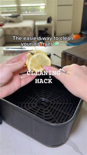 The easiest way to clean your air fryer in 2 minutes 🧼🫧 #cleaning #cleaningtips #airfryer #kitchen