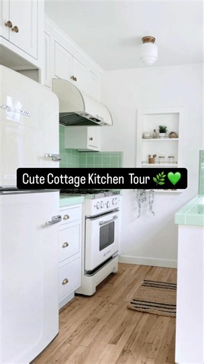 ❤️🌿 "We poured our hearts into this sweet kitchen and found many gems along the way from discovering the original 1950s hardwood floors under the linoleum....figuring out how to add this vintage style built-in" What do you think of this @archdigest worthy transformation? • Retro Slim Fridge, Retro Gas Stove with matching Retro Hood in a custom cream. Happy Kitchen, Happy Home! www.bigchill.com #homeinspiration #kitchenreno #kitchentransformation #kitchentrends #kitchensofinstagram #homedesign #