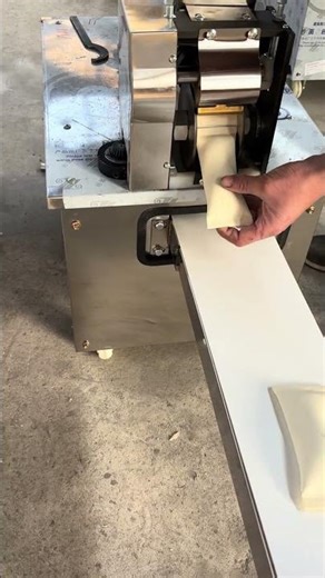 Automatic pie machine