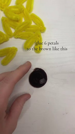 DIY Sunflower Tutorial Using Pipe Cleaners