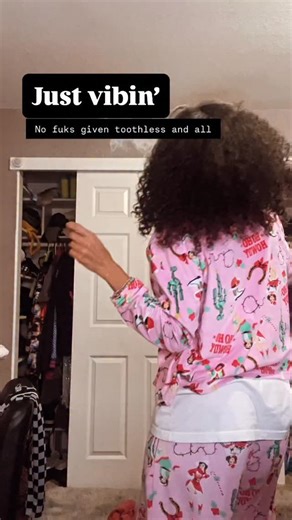 Got home and put my pajamas on immediately 🤣🤣 and I danced around in my room with not a care in the world … I got the end of the year blues but a lil bleezy and some dance moves can definitely help brighten the mood 🥰🥰 #ToothlessAdventures #WhatsYourFrequency #DentureAdventure #HaveFunWithYourFlaws #HaveFunWithYourFlaws #ToothlessWonder #JustGumIt #EmbraceTheGums #EmbraceLife #Gummilicious #IAmYouAndYouAreMe | Caprice Lacy