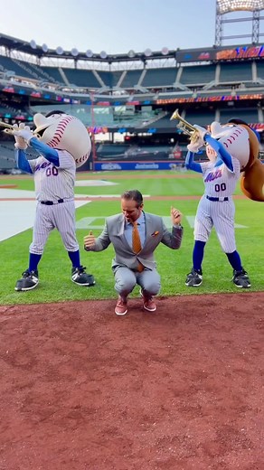 Mr. And Mrs. Met Celebrate in New York