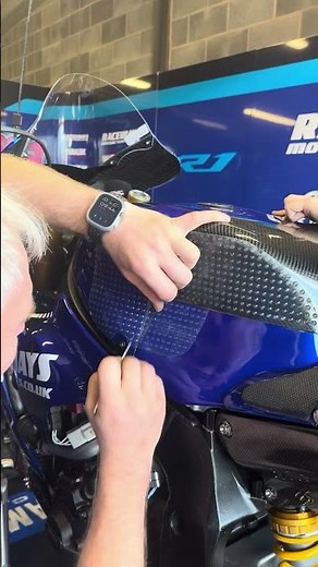 Raceways Motorcycles fitting Eazi-Grip to Brad Ray's Yamaha R1 Superbike