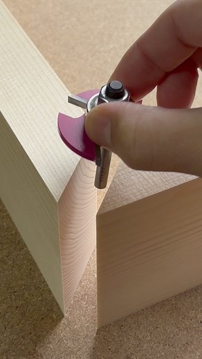 1.2M views · 10K reactions | #woodworking This is a slot-cutter bit! It’s a versatile bit—first I show how to use it like a biscuit joiner, and in the second half, how to clamp two pieces at 90° and make the cut. Since this bit is larger than a standard router bit, please handle it with care  I upload Shorts every day. Please consider subscribing and leaving a like! | ティーダブリューシーデザイン/TWCDesign | Facebook