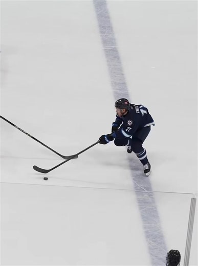 GIVE THE BENCH AN ASSIST! | Manitoba Moose