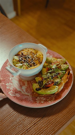 Ein kleiner Auszug unserer Speisekarte✨ von herzhaft bis süß, über traditionell und modern, eines haben alle unsere Speisen gemeinsam - die Liebe zum Detail und die Liebe zu gutem Essen 🫶🏻 #cafelovestory #brunchhamburg #foodspot #breakfastcafe #hamburgfoodguide