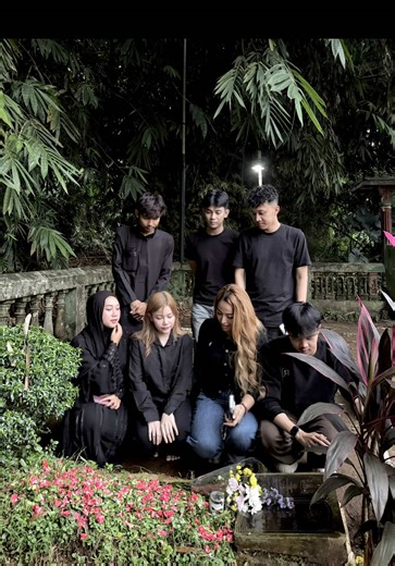 Alfatihah buat krayyy,udah 4thn aja ya krayyy @Cahyaniryn @Syellaisk @delviraaskia @Alfa subagio @Masjaw @sandy ss @Andreas setyawan