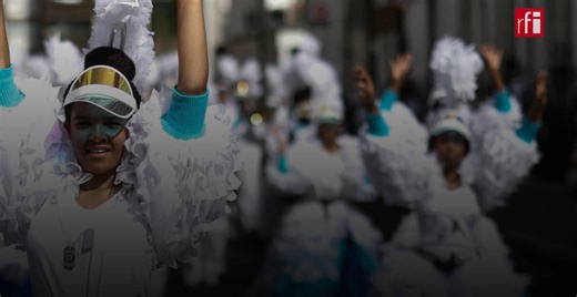 🇬🇧 Ce dimanche marquait l’ouverture du Carnaval de Notting Hill, à Londres – l’un des plus grands au monde, qui accueille jusqu’à 2 millions de personnes pour célébrer la culture caribéenne dans la capitale britannique. Reportage d'Emeline Vin ⤵️ | RFI