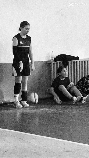 Mastering Volleyball Serves: Technique Breakdown