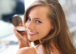 Eight Best Powder Foundations For Low-Maintanence Coverage