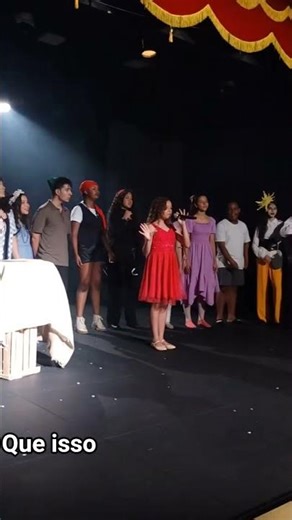 Cantora mirim arrasa em apresentação em teatro no Sul de Minas Gerais. #musica #teatro