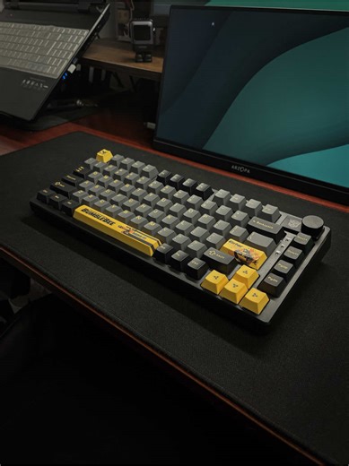 Transformers TF-GK03 Mechanical Keyboard Typing Sound Test. Features: - 75% Layout - Transformers-BumbleBee Theme Design - Pre-lube Cybertron Linear Switches - Metal Knob - Tri-mode Connection - RGB Backlit - PBT Keycaps - 400mAh Battery #mechanicalkeyboard #gamingkeyboard #keyboardasmr #creamykeyboards #desksetup