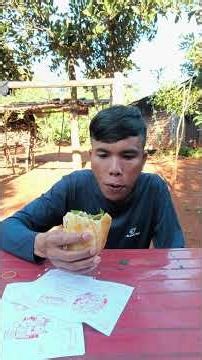 Ăn Bánh Mì Chả Cá Rep Bạn Tuongg Vyy