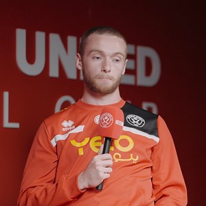 “I spoke to my family, friends, said things I wasn't particularly happy about and maybe struggling with.” 🗣️ Tom Davies bravely opens up on his mental health, and mentions the importance of kicking off discussions about mental wellbeing. | Sheffield United