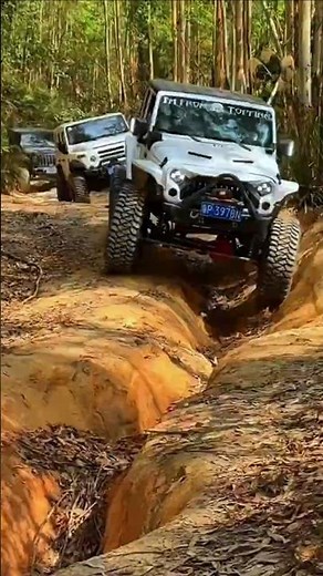 Insane Jeep Flex! 🚙💨 Extreme Off-road Challenge