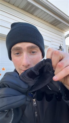 Discover how anti frostbite gloves keep your hands warm in cold weather. Perfect for chilly winter days! | Yuguz USA