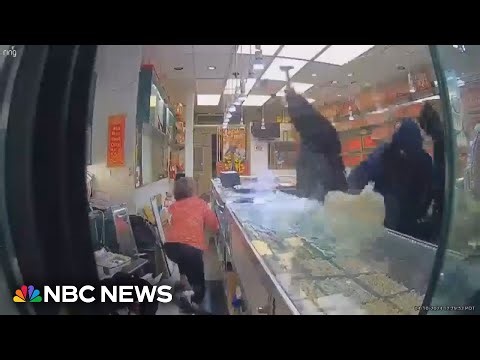 Video shows armed thieves ransack California jewelry store