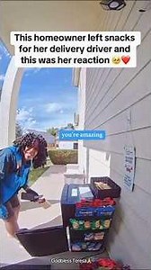 A charming delivery person meets a kind-hearted customer🥰🫶🏻#life #cute #heart #delivery #love