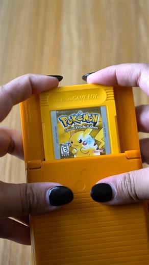 Raquel 🌻 Console Gamer 🐝 on Instagram: "Analogue Pocket Review When? I haven’t had the chance to fully review the Analogue Pocket yet, but something I realized pretty early on was that it tends to be fickle when it comes to reading cartridges. While all of them work fine on my original Gameboy Color or Gameboy Advance SP, I sometimes get an “error” notification. After doing some Reddit research, the best solution mentioned using a q-tip and some isopropyl alcohol on the pins. This seemed to wo