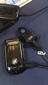 Colocando o Motorola A1200e (2005) e o headset H500 Para Carregar | Meu Smart