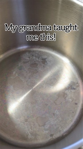 The best way to remove rainbow stains from stainless pots! #kitchenhacks #cleaninghacks #lifehacks