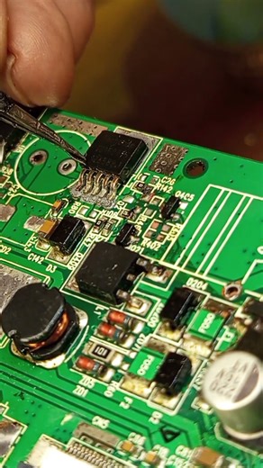 install regulator ic and radial electrolyte capacitor