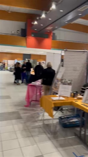 🌿 15e édition du Salon du Mieux-Être à Orange Un moment pour trouver un peu de répit, mieux vivre ses émotions et écouter son corps. Entre bienveillance, découvertes et échanges, une parenthèse de douceur dans un monde parfois si brutal 🤍 #VilledOrange #MieuxEtre #BienEtre #CaroleNormani2026 #electionsmunicipales #NotreForceCestVous | Carole Normani
