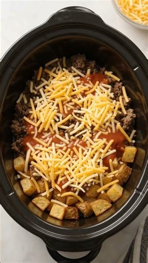 🌮🥔 CROCK POT BEEFY POTATO TACO CASSEROLE. #CrockPotRecipes #TacoCasserole #EasyDinner #ComfortFood