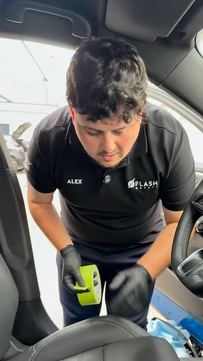 241 reactions · 6 comments | Come pulire la pelle perforata dell’auto. Tutorial passo passo completo. Pelle perforata nera. Come trattare una pelle perforata nera. | Flash Detail Italia | Facebook